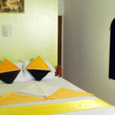 แกเบรียล เกสท์ เฮ้าส์ Hotel กาลังกูติ ภายนอก รูปภาพ